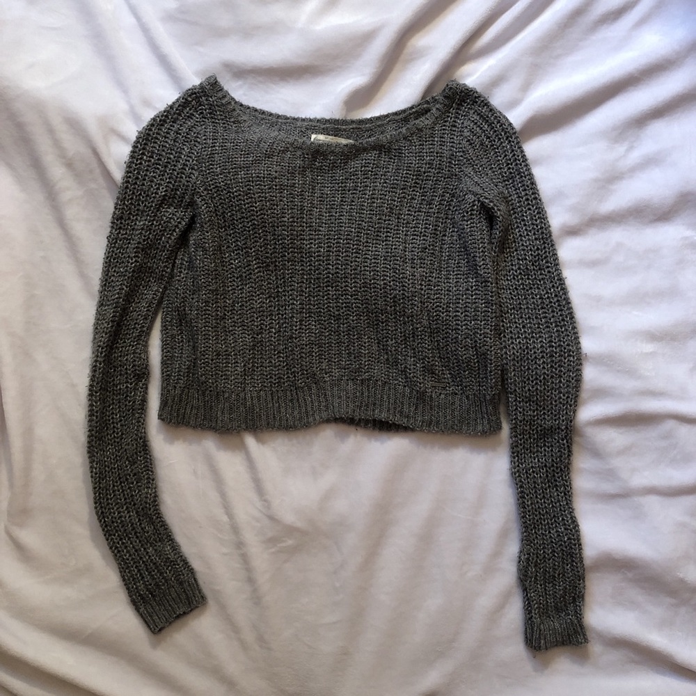 (Abercrombie and Fitch) gray cropped sweater